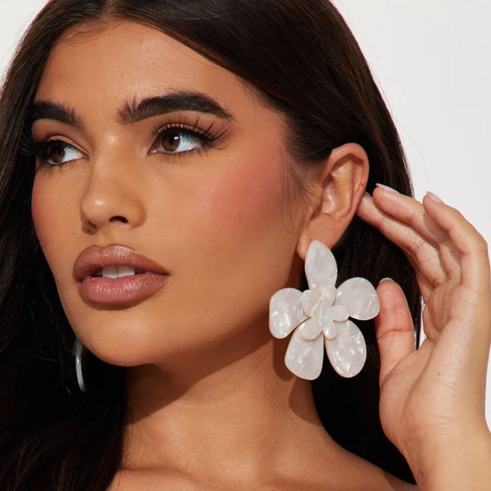 Zara HUGE White Shell Finish Statement Earrings 531